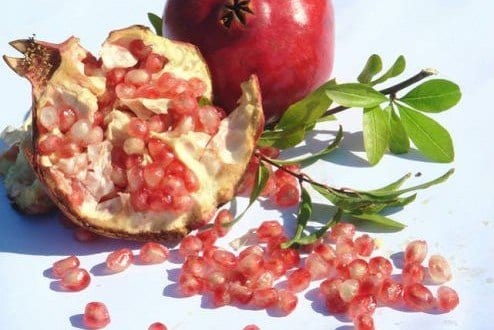 Segundo acreditam os supersticiosos, alguns alimentos trazem prosperidade e fortuna! Romã é um dos ingredientes mais consumidos no Ano Novo (Foto: Free Images)