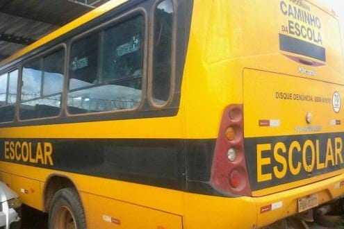 Norte de Minas - Ônibus escolar da Prefeitura de Josenópolis é utilizado para populares sacarem dinheiro