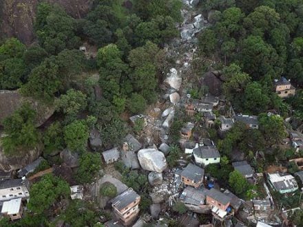 ES - Mais de mil é o número de desalojados no Espírito Santo após deslizamento de pedra