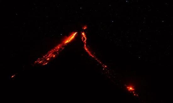 Vulcão Fuego intensifica as atividades.