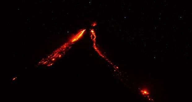 Vulcão Fuego intensifica as atividades.