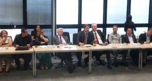 Secretários de Planejamento e da Fazenda durante reunião com representantes do funcionalismo público Foto: Jair Amaral