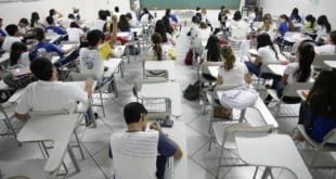 Estados e municípios querem adiar reajuste do piso dos professores para agosto
