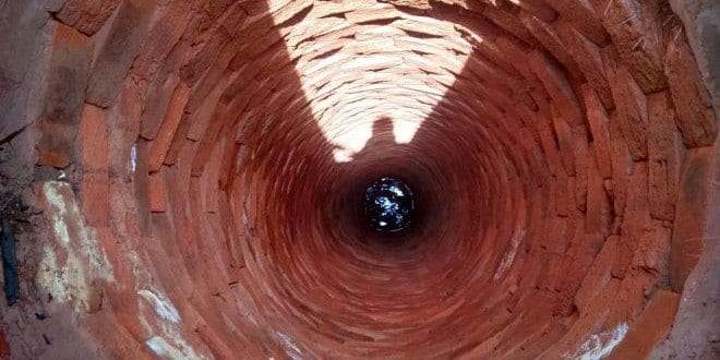 Montes Claros - Bombeiros resgatam cadela que lutou contra a morte em uma cisterna de 20 metros às margens da BR-251