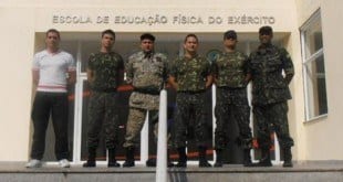 Alexandre Gerken (terceiro da esq. para a dir.) colocou vasta experiência a serviço do Exército Brasileiro