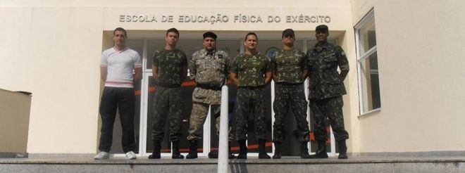 Alexandre Gerken (terceiro da esq. para a dir.) colocou vasta experiência a serviço do Exército Brasileiro