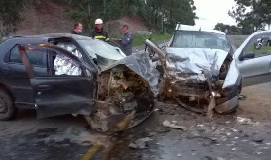 Duas pessoas morreram em um acidente na BR-265, em São João del-Rei, no Campo das Vertentes.