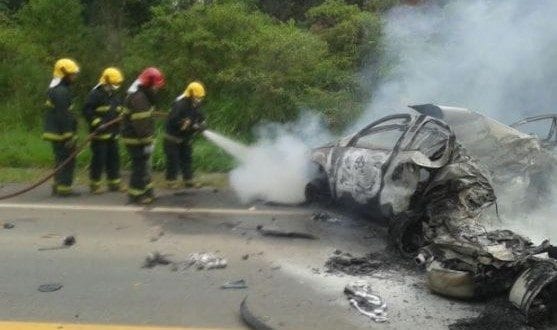 MG - Escrivã da Polícia Civil morre carbonizada em acidente
