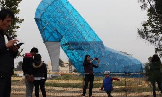 Igreja em formato de sapato de salto alto é construída em Taiwan