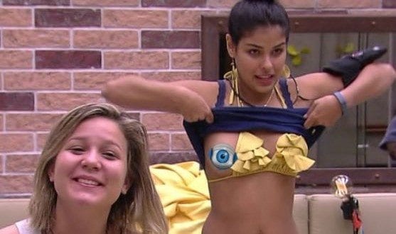 Munik do "BBB16" mostra demais enquanto troca de roupa