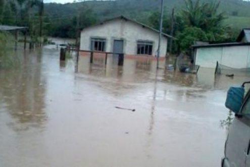 MG - Chuva deixa um morto em Barbacena