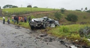 MG - Acidente envolvendo dois carros deixa uma pessoa morta e outras seis feridas