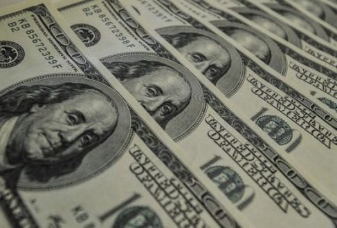 Economia - Dólar passa de R$ 4,00