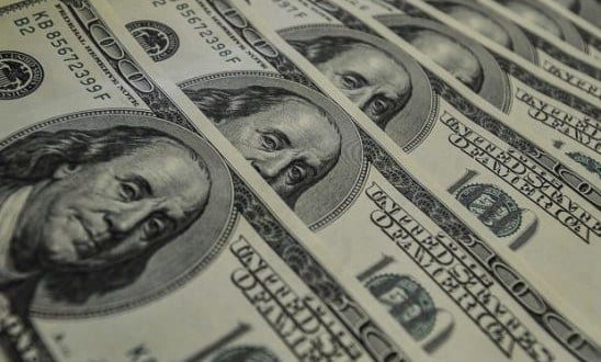 Economia - Dólar passa de R$ 4,00
