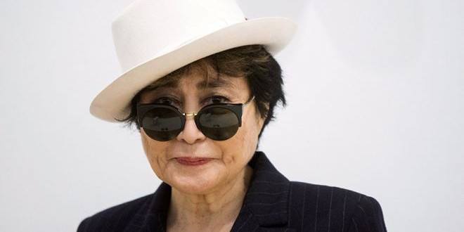 Yoko Ono é hospitalizada em Nova York