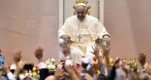 "O aborto não é uma questão qualquer, é um crime", enquanto "evitar uma gravidez não é um mal absoluto", disse o papa Francisco à imprensa.