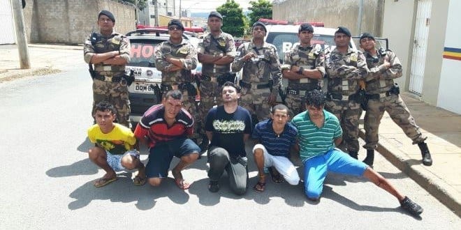 Montes Claros - Grupo é preso ostentando armas na Vila Guilhermina
