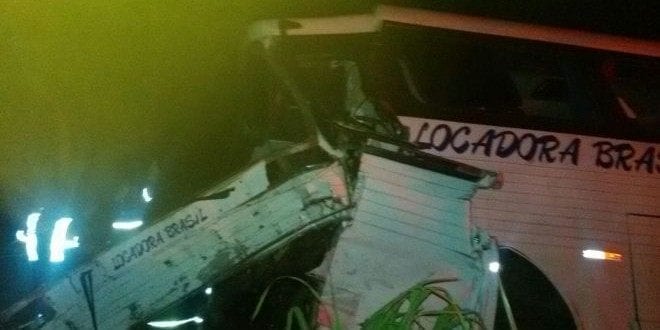 Norte de Minas - Acidente com ônibus mata um e fere 22 em Jequitaí