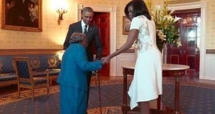 Celebrando a história negra, aposentada dança com Barack Obama