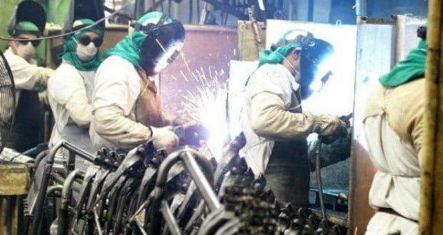 O dólar valorizado deve ajudar alguns segmentos, mas não é a tábua de salvação. Muitas empresas perderam os clientes no período do dólar barato e retomar contratos será tarefa árdua