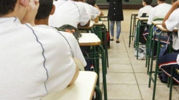 Educação - Mais da metade dos jovens fora da escola não concluiu o ensino fundamental