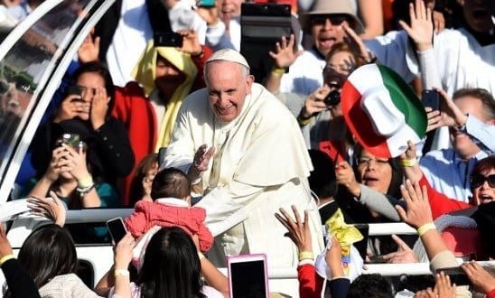 Papa Francisco pede a jovens e religiosos que não se entreguem ao tráfico