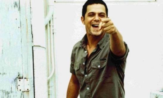Vídeo - Espanhol Alejandro Sanz interrompe show para defender mulher agredida