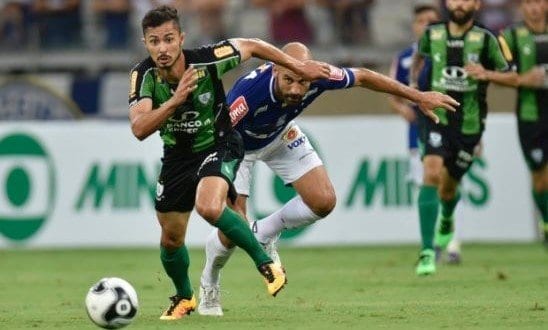 Duelo foi bastante movimentado, com boas chances dos dois lados