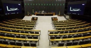 Congresso Nacional retoma as atividades legislativas, com a leitura de uma mensagem da presidenta Dilma