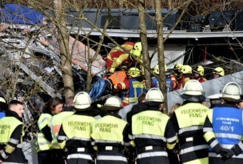Europa - Acidente com trens na Alemanha mata ao menos nove pessoas