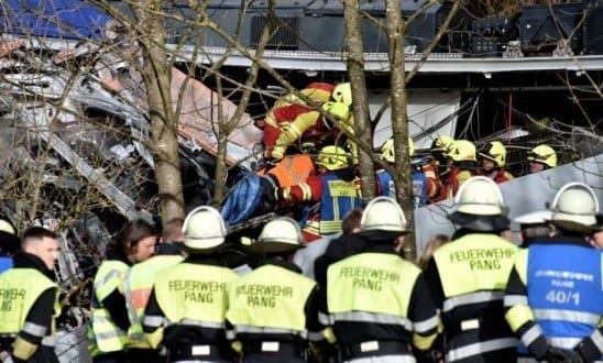 Europa - Acidente com trens na Alemanha mata ao menos nove pessoas