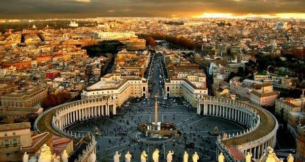 O Vaticano retoma o polêmico julgamento de cinco pessoas acusadas de divulgar documentos confidenciais da Santa Sé