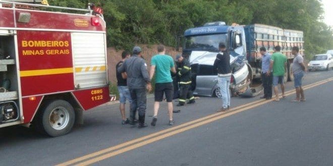 Norte de Minas - Acidente deixa 4 pessoas mortas em Lontra