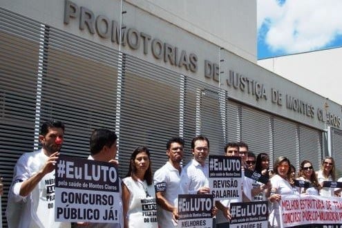 Montes Claros - Médicos, servidores do município de Montes Claros, saem às ruas exigindo melhorias ao sistema de saúde da cidade