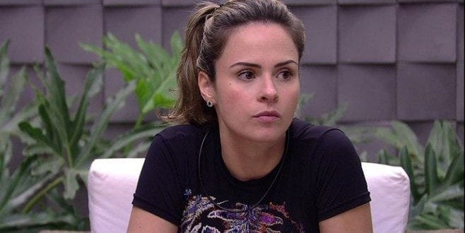 A mineira Ana Paula foi desclassificada neste sábado (5/3) da sua participação no Big Brother Brasil 2016 após descumprir uma regra do programa.