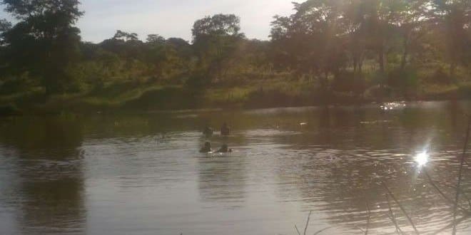 Montes Claros - Bombeiros localizam corpo de jovem de 18 anos que se afogou em lagoa na Zona Rural
