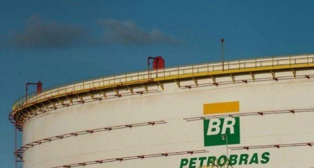 O corte representa cerca de 15% do total de 77,8 mil funcionários efetivos da Petrobras