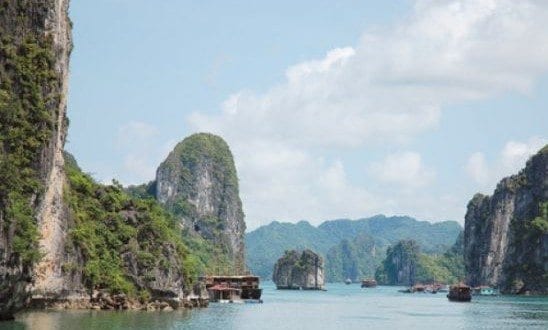 O caso é tão bizarro que consegue nos distrair das belezas típicas do pais, como a Baia de Halong