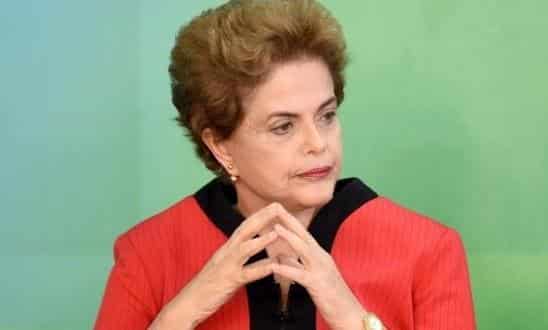 Dilma Rousseff vive desde dezembro sob a ameaça de um impeachment impulsionado pela oposição no Congresso, que acusa seu governo de ter maquiado as contas públicas em 2014, ano de sua reeleição.