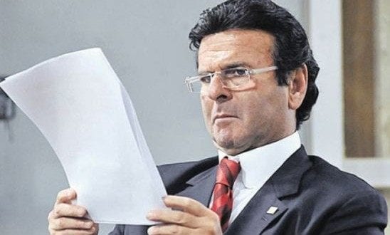Ministro Luiz Fux determinou o arquivamento de uma ação da Advocacia-Geral da União que pedia para o tribunal reverter a decisão de Gilmar Mendes que não só impediu Lula de assumir um cargo no governo Dilma, como determinou o envio das investigações para o juiz Sergio Moro no Paraná