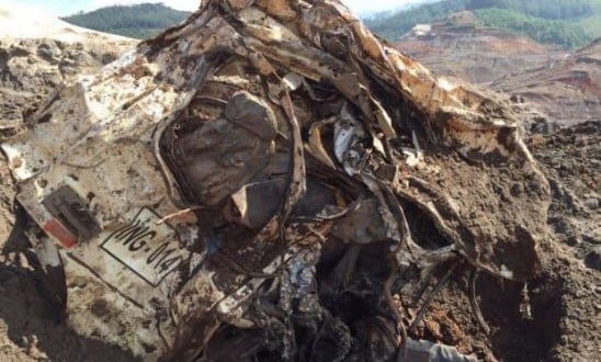 Vítima foi encontrada dentro da cabine de um caminhão, próximo à barragem de Fundão