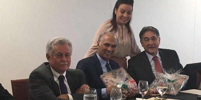 A deputada Raquel Muniz aproveitou a reunião para pedi apoio do governo de Minas para a região Norte do Estado