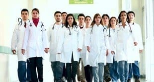 Aluno de medicina será avaliado a cada dois anos para receber diploma