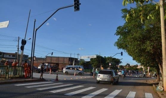 Montes Claros - Instalação de semáforo deve acabar com acidentes em trecho crítico no Carmelo‏