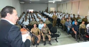 O prefeito Ruy Muniz presidiu, na manhã desta segunda-feira (11/04/2016), aula inaugural da nova turma de alunos da Guarda Municipal em evento realizado no auditório do 10° Batalhão da Polícia Militar de Minas Gerais.