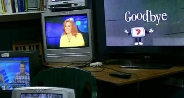 O fim da transmissão do sinal analógico de televisão pode deixar 15,1 milhões de domicílios em todo o País sem acesso à programação televisiva