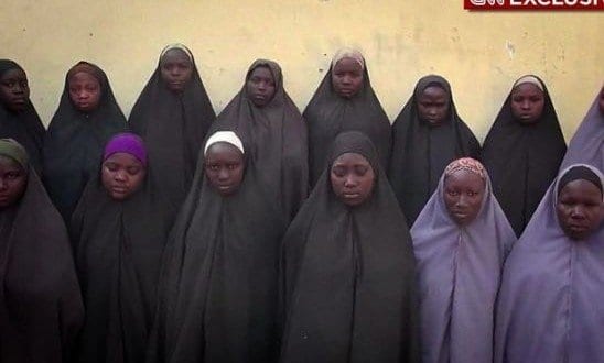 África - Boko Haram divulga imagens de 276 meninas 2 anos após de sequestro