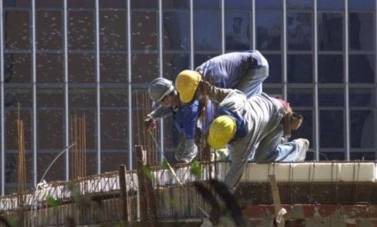 Construção civil demite 467 mil trabalhadores em um ano