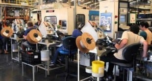 Segundo o texto, as empresas privadas, os órgãos e entidades da administração pública, direta e indireta, ficam proibidos de adotar qualquer prática de revista íntima de suas funcionárias e de clientes do sexo feminino.