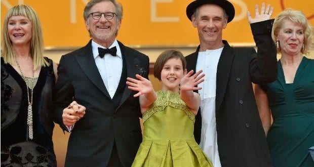 Diretor, vencedor de 5 Oscars, regressa com um filme mágico que lembra "E.T., o Extraterrestre"